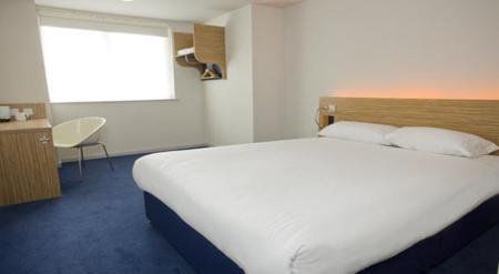 Travelodge Kingston Upon Thames Central London Rum bild